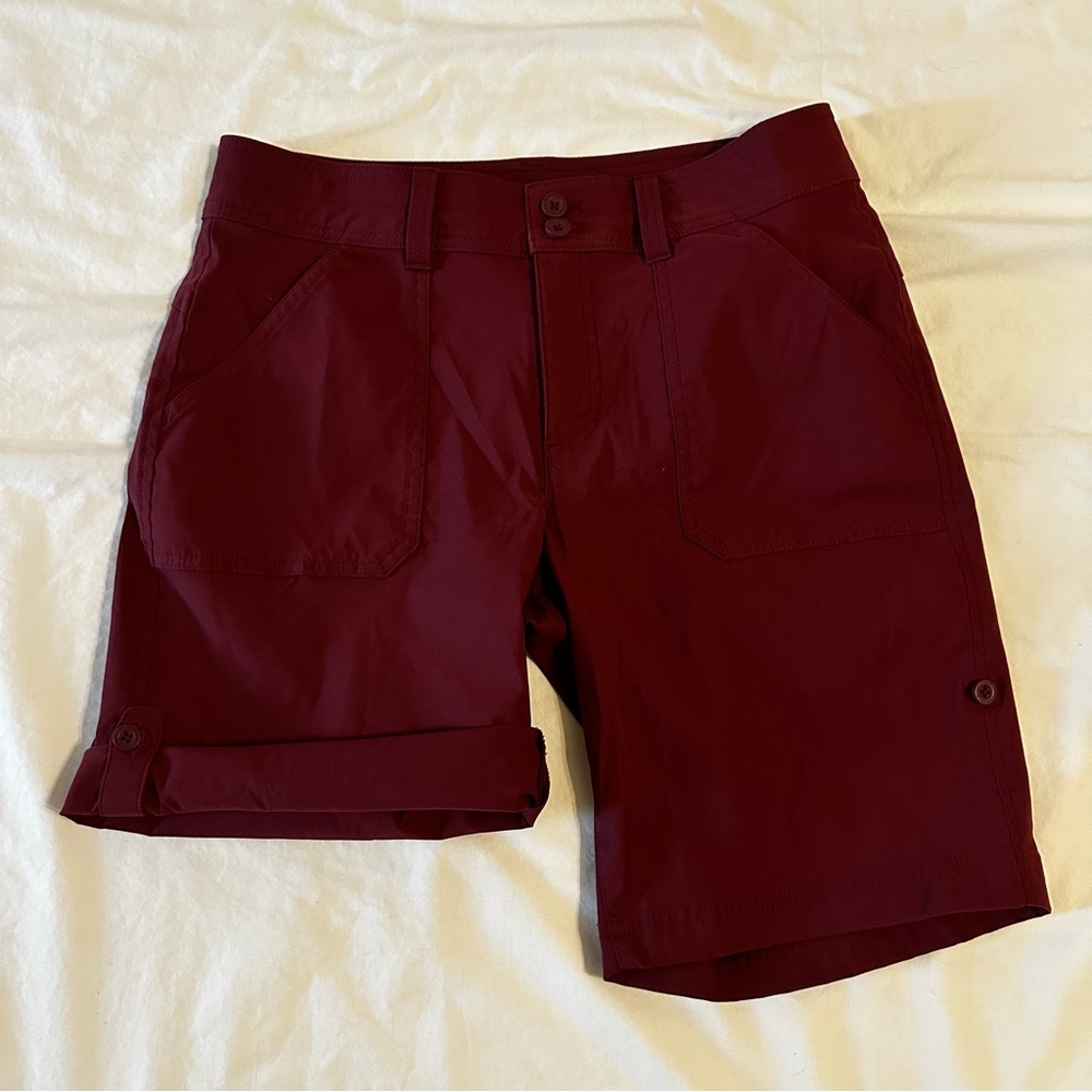 Women’s Eddie Bauer Shorts Size 6 Burgundy Adjustable Cuff Zipped Pockets